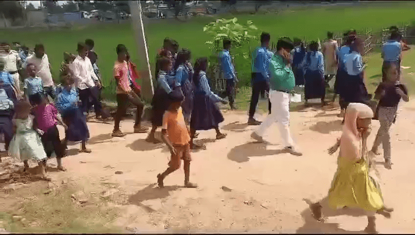 छात्रों से पहले शिक्षकों के MDM खाने का HM ने किया विरोध, जमकर बवाल