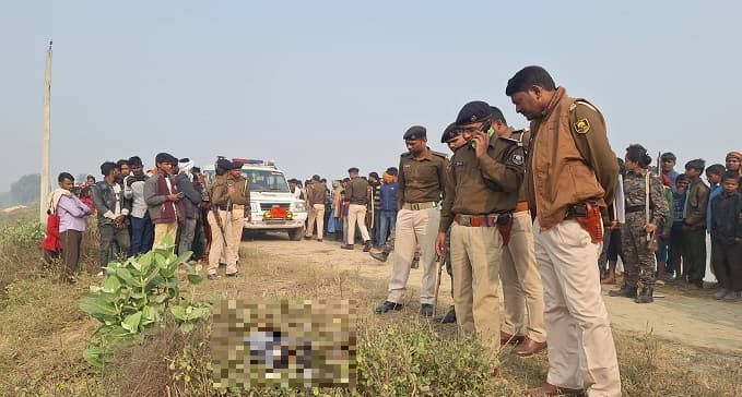 मौके पर पहुंची डॉग स्क्वॉयड की टीम, प्रेम-प्रसंग में हत्या की जतायी जा रही आशंका