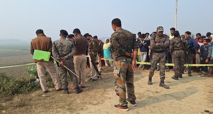 मौके पर पहुंची डॉग स्क्वॉयड की टीम, प्रेम-प्रसंग में हत्या की जतायी जा रही आशंका
