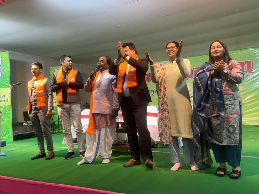 चर्चित हास्य कवि शंभू शिखर ने बिखेरा जलवा, हंस-हंसकर लोटपोट हुए श्रोता