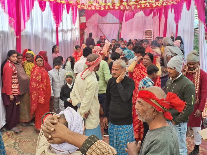 सपनों के दिन बहा आंसुओं का सैलाब, बेटी की डोली निकलते ही पिता की उठी अर्थी