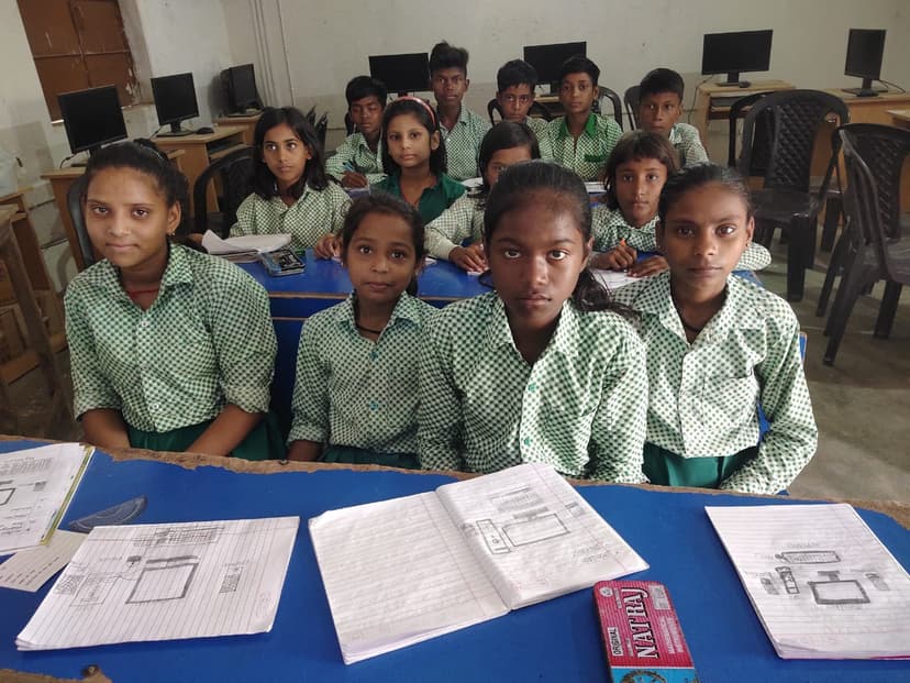 1700 छात्रों के लिए 8 कमरे, सुविधाओं के अभाव में शिक्षा का भविष्य संकट में