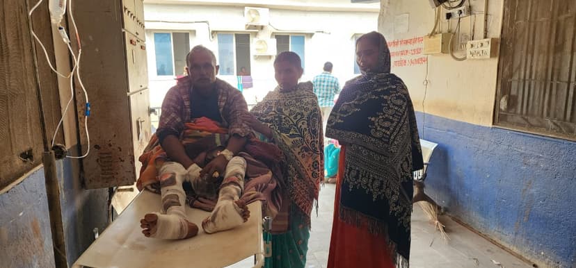 दो सगे भाइयों पर तलवार और लाठी-डंडे से किया जानलेवा हमला, सड़क पर अधमरा छोड़ हुए फरार