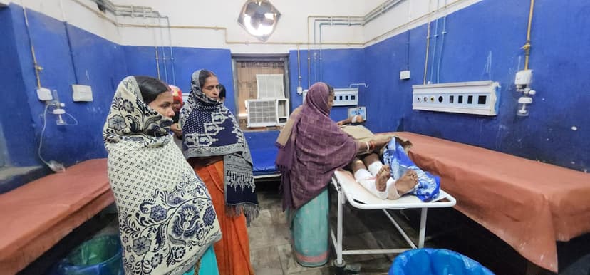 दो सगे भाइयों पर तलवार और लाठी-डंडे से किया जानलेवा हमला, सड़क पर अधमरा छोड़ हुए फरार