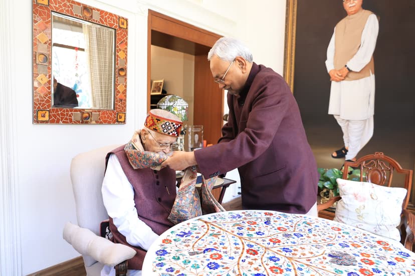 नीतीश कुमार ने पूर्व उप-प्रधानमंत्री लालकृष्ण आडवाणी से की मुलाकात,जानें क्या हुई बात..