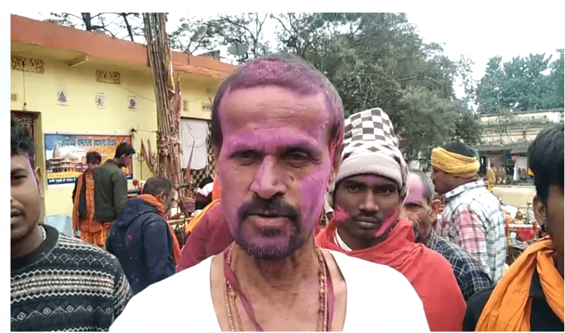 मिथिलांचल से आये लोगों ने एक दूसरे को अबीर गुलाल लगा खूब खेली होली