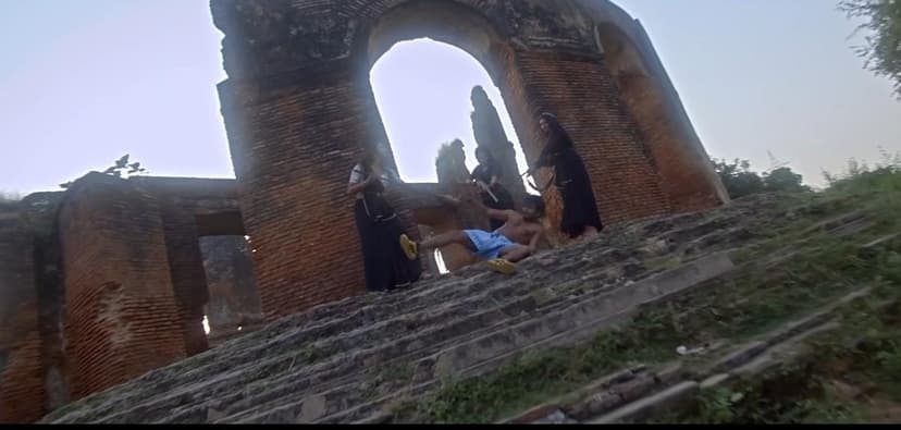 तीन लुगाइयों के बीच बुरे फंसे यश कुमार, दर्शक रोमांचित