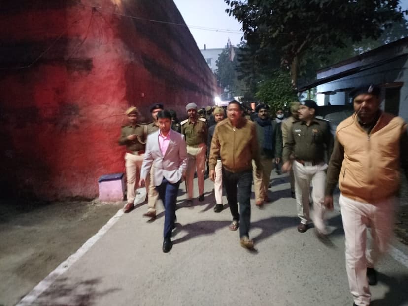 BIHAR के कई जेलों में छापेमारी से हड़कंप,जानें किस जेल से क्या मिला..