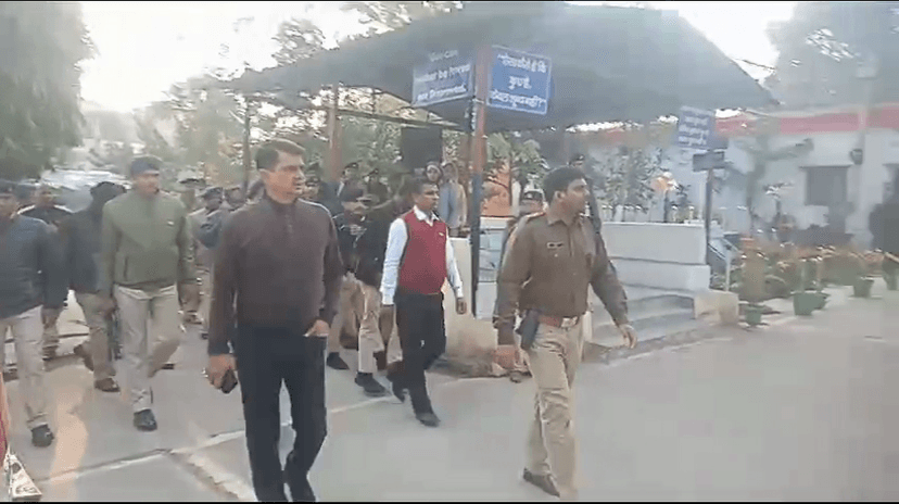 BIHAR के कई जेलों में छापेमारी से हड़कंप,जानें किस जेल से क्या मिला..
