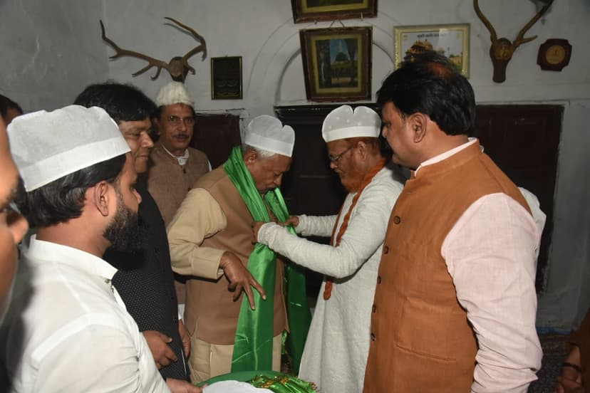 CM नीतीश कुमार ने उर्स मुबारक के मौके पर मनेर के बड़ी दरगाह स्थित मजार पर की चादरपोशी