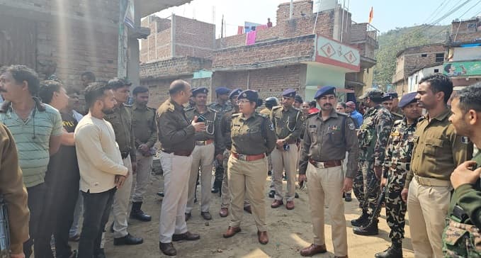 इलाके में मचा हड़कंप, 3 जख्मी, जानिए क्या है पूरा मामला