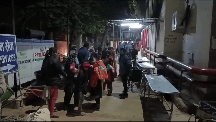 देवघर में चाट और गोलगप्पा बना जानलेवा,फूड प्वाइजनिंग से 40 बच्चे बीमार