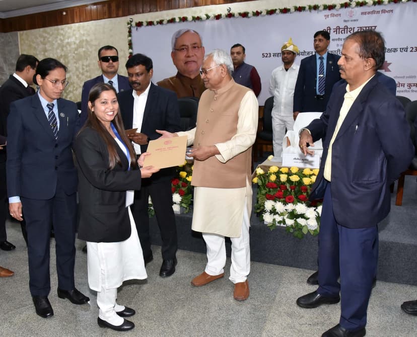 नीतीश सरकार की पहल,पुलिस को मिले एक हजार से ज्यादा वाहन,सैकडो़ं अभ्यर्थियों को नियुक्ति पत्र..