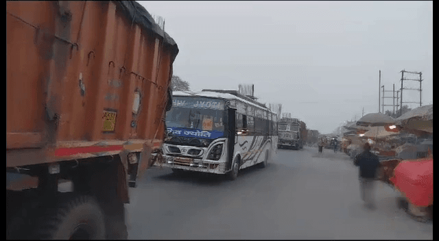 मोदी सरकार द्वारा ACCIDENT करने वाले चालकों की सजा बढाये जाने के खिलाफ सड़क जाम..