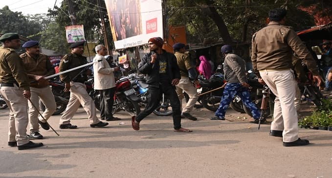 गया में भीम आर्मी का उग्र प्रदर्शन, पुलिस ने जमकर चटकायी लाठियां, जानिए क्या है पूरा मामला