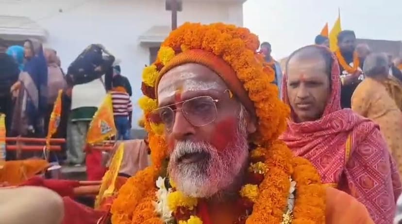 पुरोहितों ने 74 दिन की पैदल यात्रा कर आज पहुंचे बाबा नगरी