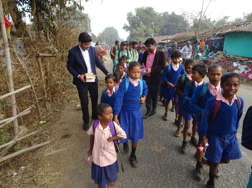 कार्यक्रम में उपविकास आयुक्त हुए शामिल,बच्चों ने बजाया सीटी