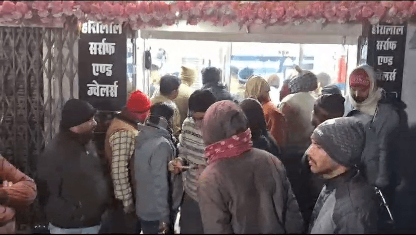 फिल्मी स्टाइल में लूट,पर असली की जगह नकली सोना उठा ले गये अपराधी ..