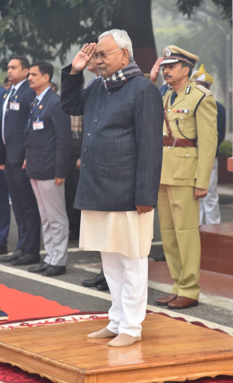 CM नीतीश ने किया झंडोत्तोलन.. देखें तस्वीरें