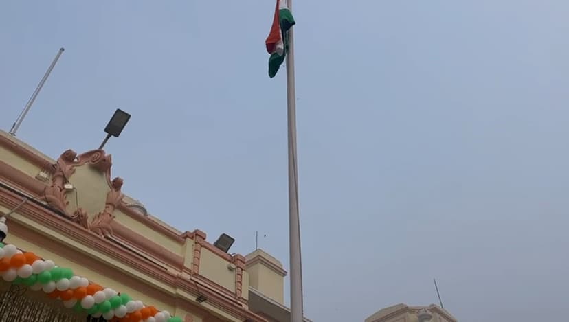 स्पीकर अवध बिहारी चौधरी ने विधानसभा में फहराया तिरंगा..