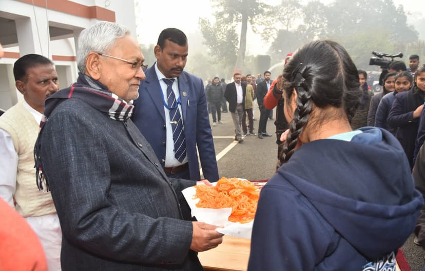 CM नीतीश ने किया झंडोत्तोलन.. देखें तस्वीरें