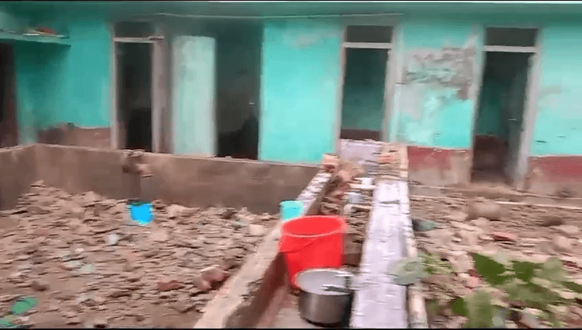 स्कूल के छत का रेलिंग गिरा, 6 बच्चे जख्मी