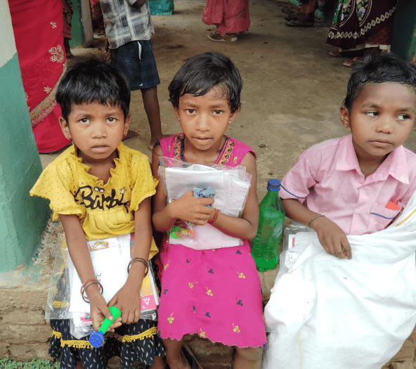 मधुबन में शक्ति संगम कोलकाता द्वारा भोजन वितरण कार्यक्रम