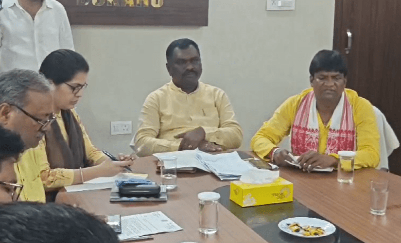 बोकारो में बिजली संकट को लेकर बोकारो सर्किट हाउस में बैठक