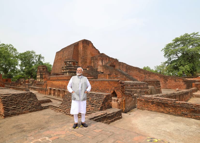 PM मोदी ने नालंदा विश्वविद्यालय का खंडहर देखा, यूनिर्वसिटी की नई बिल्डिंग का किया उद्घाटन