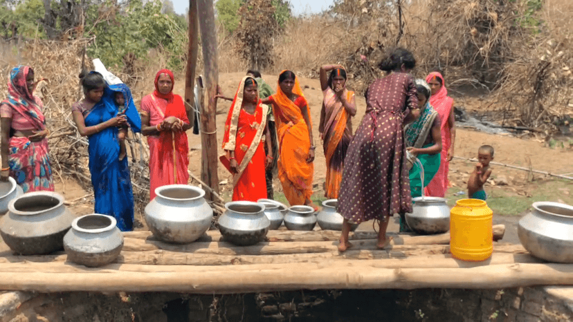 चतरा के बरहे में बूंद-बूंद को तरस रहे आदिवासी समाज, समस्या सुनने वाला कोई नहीं