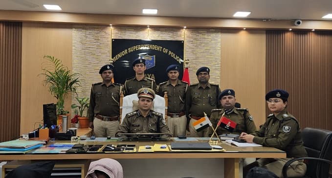 पुलिस ने 5 अपराधियों को दबोचा, पास से लैपटॉप और मोबाइल समेत कई सामान बरामद