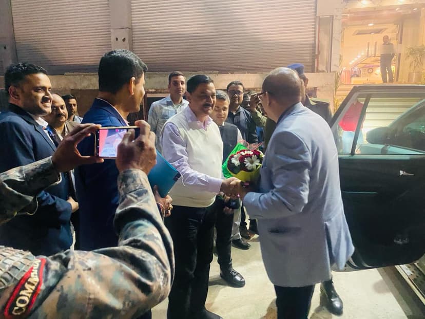 केके पाठक अचानक पहुंचे गोपालगंज, शिक्षा विभाग के अधिकारियों ने किया स्वागत, कल स्कूलों का करेंगे निरीक्षण