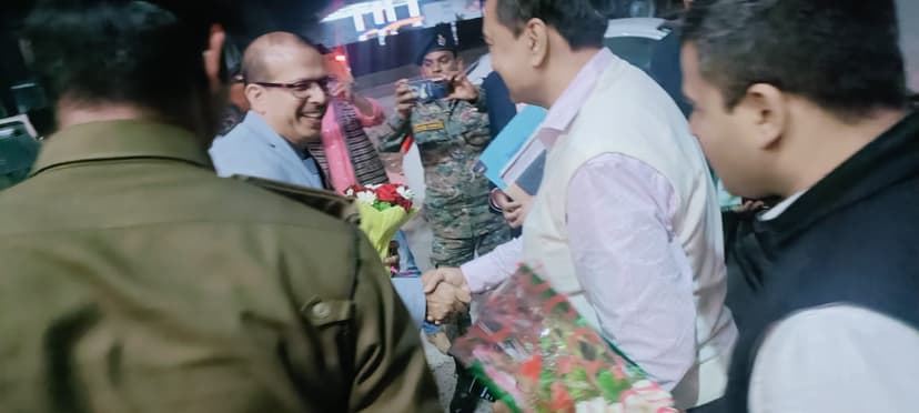 केके पाठक अचानक पहुंचे गोपालगंज, शिक्षा विभाग के अधिकारियों ने किया स्वागत, कल स्कूलों का करेंगे निरीक्षण