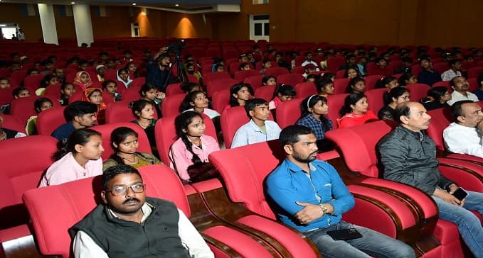 विशाल करियर काउंसलिंग का हुआ आयोजन, 500 से अधिक छात्रों ने उठाया लाभ
