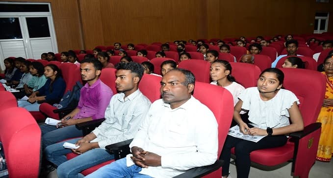 विशाल करियर काउंसलिंग का हुआ आयोजन, 500 से अधिक छात्रों ने उठाया लाभ