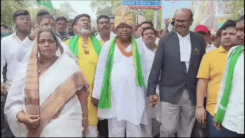 गिरिडीह से मथुरा प्रसाद महतो ने किया नॉमिनेशन, मंत्री बेबी देवी के साथ कई नेता रहे मौजूद