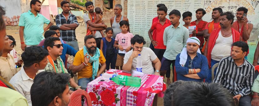 गोड्डा का रण : पिता की लड़ाई में बेटा बहा रहा जमकर पसीना, एक इंग्लैंड में बैंककर्मी तो दूसरा है डॉक्टर