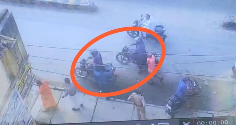 4 बदमाशों ने महिला का पीछा किया, सोने की चेन और कंगन लूट चलते बने