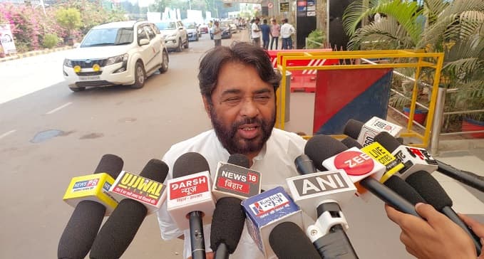 भीषण गर्मी से 80 से अधिक स्कूली छात्र बेहोश, स्कूल की टाइमिंग पर उठे सवाल, BJP MLC ने केके पाठक पर की आपत्तिजनक टिप्पणी