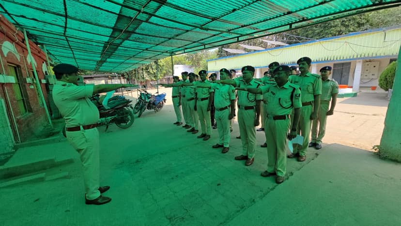 राष्ट्रीय एकता दिवस पर SP ने पुलिसकर्मियों को दिलाई कर्तव्यनिष्ठा की शपथ