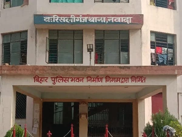 सेंधमारी कर दो ज्वेलरी शॉप में चोरी, लाखों के सोने-चांदी के जेवरात लेकर हुए फरार
