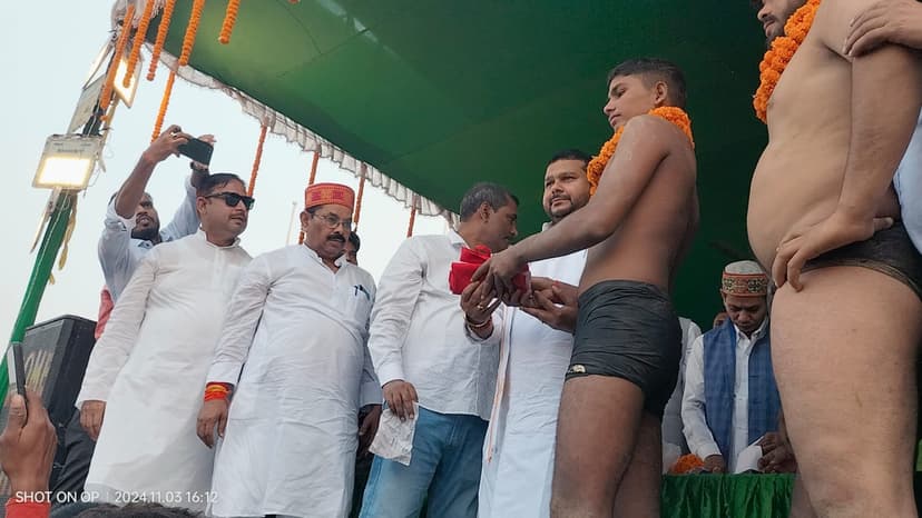 नवादा में अंतर्राज्यीय दंगल प्रतियोगिता में पहलवानों ने दिखाया दम
