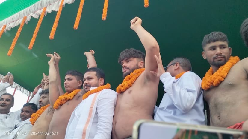 नवादा में अंतर्राज्यीय दंगल प्रतियोगिता में पहलवानों ने दिखाया दम