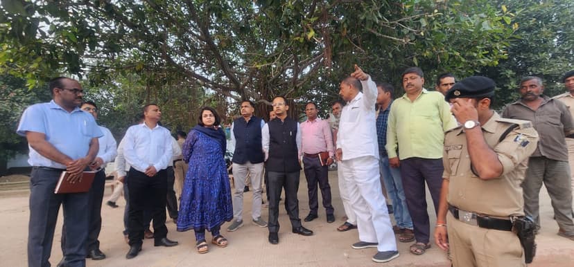 डीएम और एसपी ने छठ घाटों का किया निरीक्षण, तैयारियों का लिया जायजा