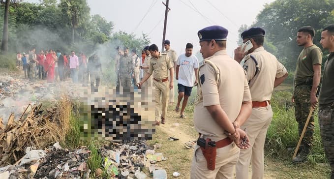नवादा में बोरे में जला हुआ शव बरामद, इलाके में फैली सनसनी, जांच-पड़ताल में जुटी पुलिस