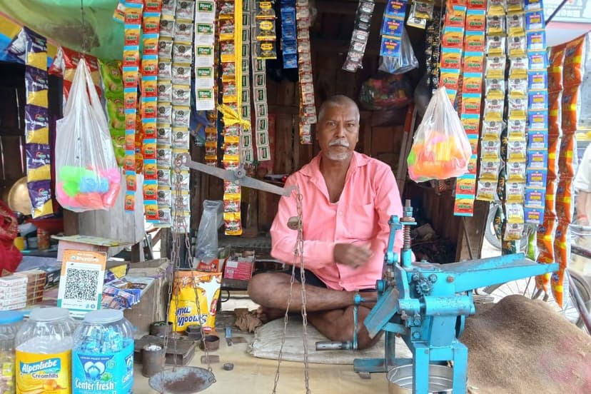 तीन गुमटियों के टूटे ताले, हजारों रुपये के सामान की चोरी, दहशत में व्यापारी