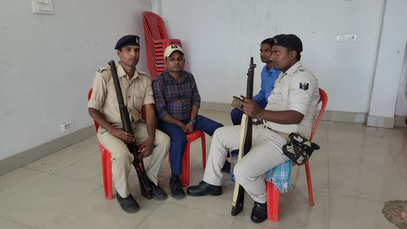 निगरानी के हत्थे चढ़ा घूसखोर BCO, 50 हजार रुपये रिश्वत लेते रंगेहाथ गिरफ्तार, विभाग में मची सनसनी