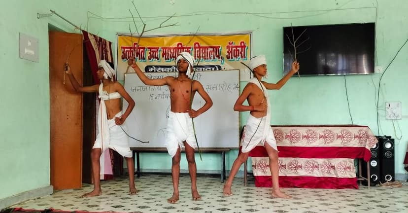 नवादा उत्क्रमित उच्च माध्यमिक विद्यालय में मनाई गई भगवान बिरसा मुंडा 150वीं जयंती
