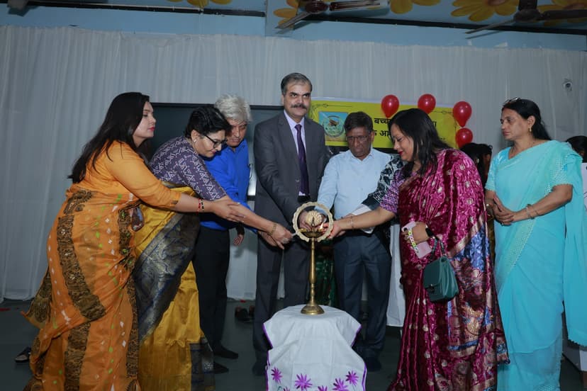 7 जिलों में गरीब बच्चों को दी जा रही नि: शुल्क शिक्षा, IPS विकास वैभव ने जतायी खुशी