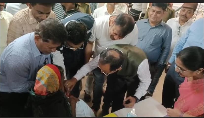 नवजातों को दो बूंद दवा पिलाकर की शुरुआत, घर-घर पहुंच बच्चों को दी जाएगी दवा